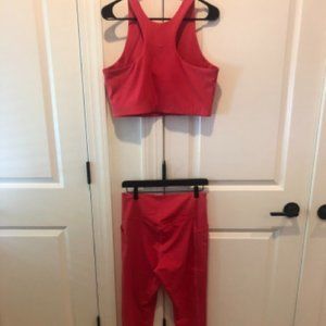 High-neck  sports bra and leggings